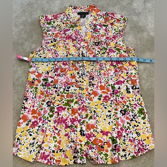 Apostrophe Stretch Sleeveless Floral Blouse - Button Up - Ruffled Arm Holes - Picture 6 of 10